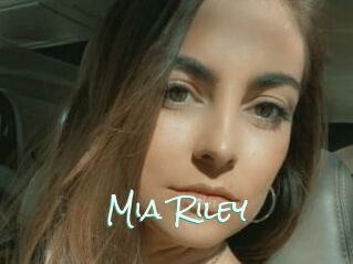 Mia_Riley