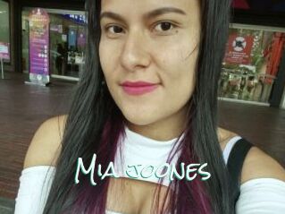 Mia_joones