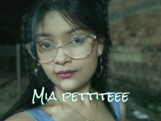 Mia_pettiteee